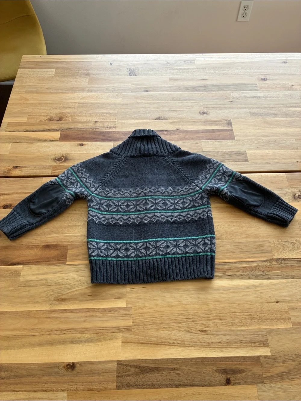 OshKosh B'gosh Gray Fair Isle Shawl Collar Cardigan Sweater 18 Months Boy Winter